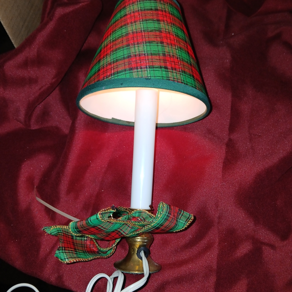 4  Vintage Holiday Candle Lamps with Plaid Shades Ans Holy And Berry Decoration